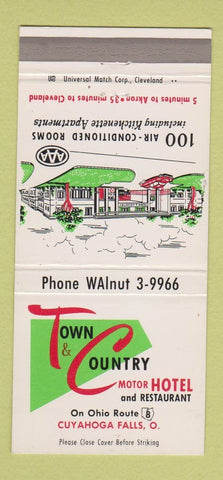 Matchbook Cover - Town & Country Motor Hotel Cuyahoga Falls OH 30 Strike
