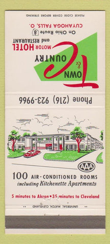 Matchbook Cover - Town & Country Motor Hotel Cuyahoga Falls OH 30 Strike